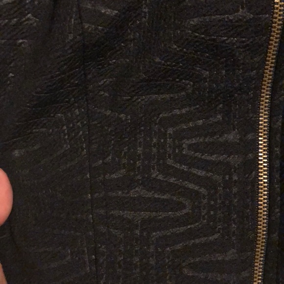 Super cute stretchy Buckle crop❤️❤️❤️ - Picture 3 of 4